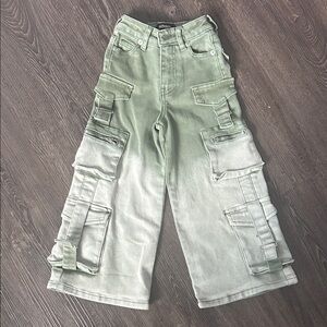 Fashion Nova Kids baggy Cargo Pants